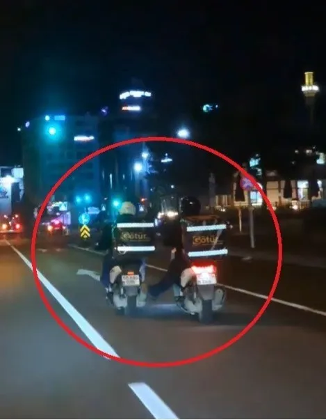 Motosikletlerinin tehlikeli yardımlaşması
