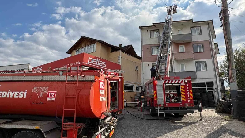 Çatıda yapılan tadilat yangına sebep oldu
