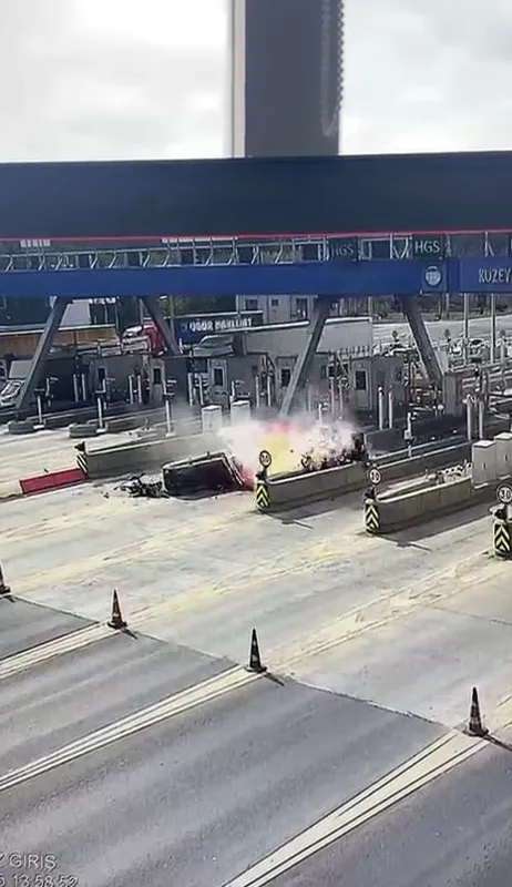 Kuzey Marmara Otoyol gişesinde feci kaza kamerada
