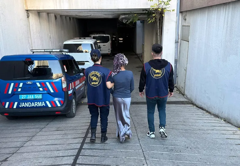 Kesinleşmiş 24 yıl hapis cezası ve 55 suç kaydı ile aranan hırsızlık şüphelisi yakalandı
