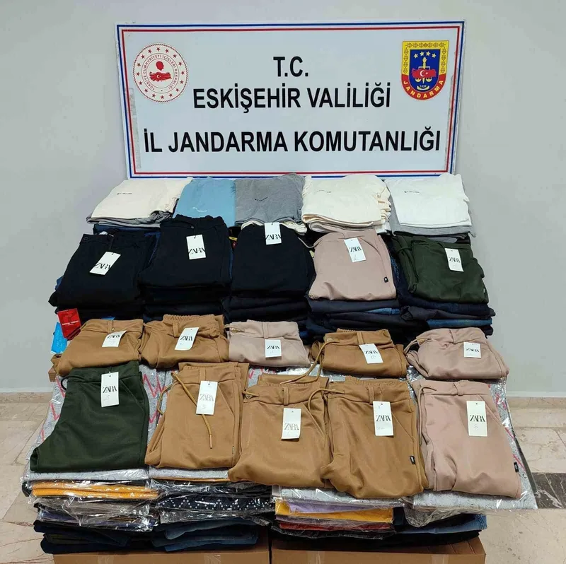 650 bin TL değerinde sahte kıyafet ele geçirildi
