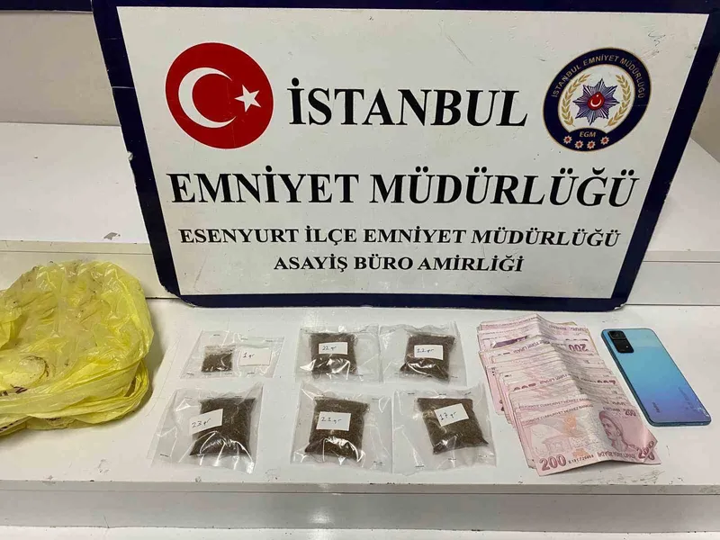 İstanbul’da uyuşturucu ticareti yapan 3 şüpheli suçüstü yakalandı
