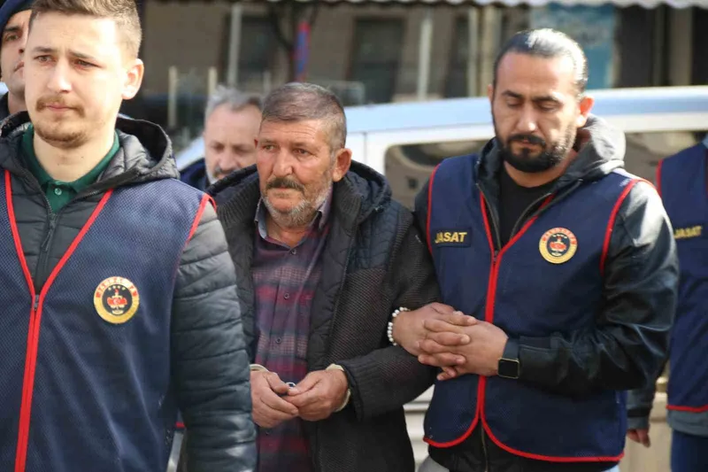 Kardeşini öldürüp ahırın temeline gömen kardeş adliyeye sevk edildi
