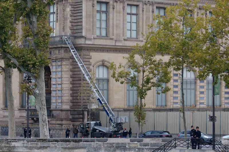 Fransa’dan Louvre açıklaması: 