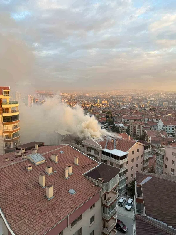 Ankara’da çatı katı yangını
