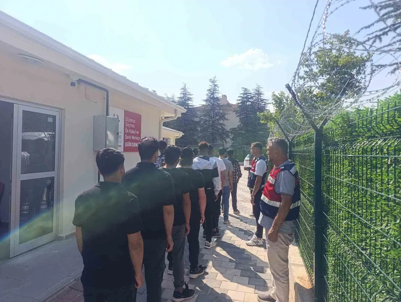 Isparta’da 81 yabancı uyruklu düzensiz göçmen yakalandı

