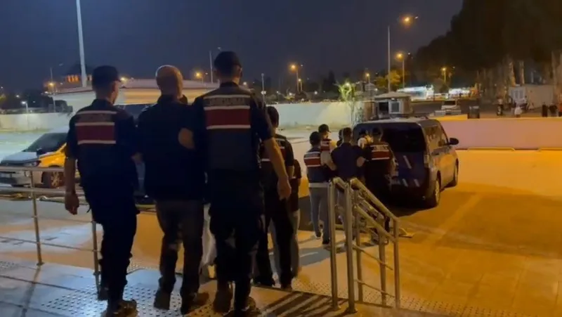 Jandarma 4 milyon 20 bin makaron ele geçirdi: 9 tutuklama
