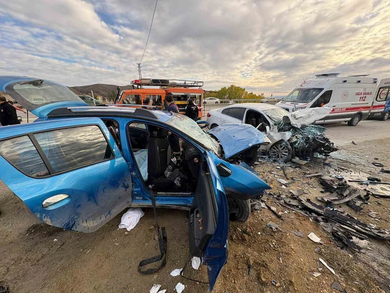 Kastamonu’da iki otomobil çarpıştı: 1 ölü, 5 yaralı
