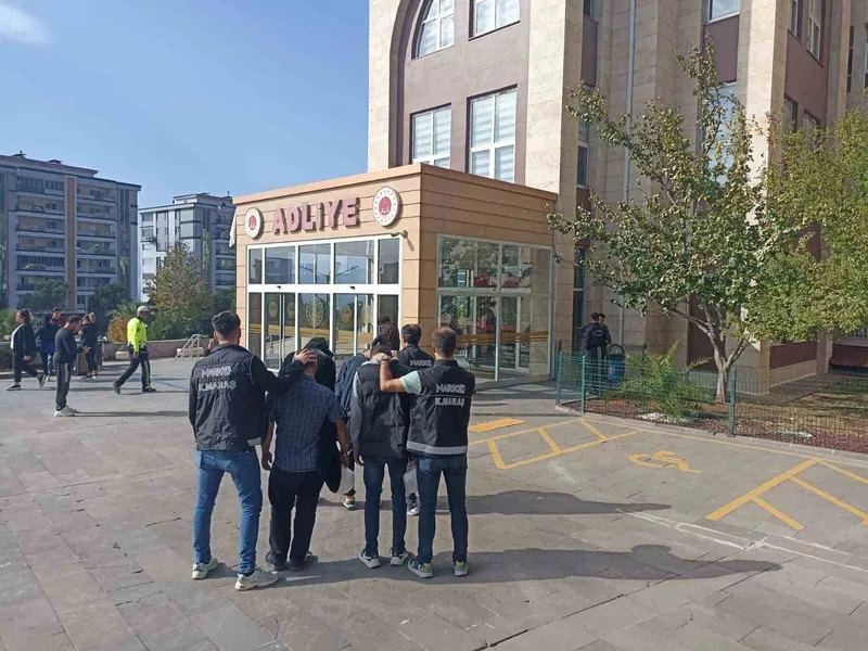 Kahramanmaraş’ta aranan 2 hükümlü yakalanıp cezaevine gönderildi
