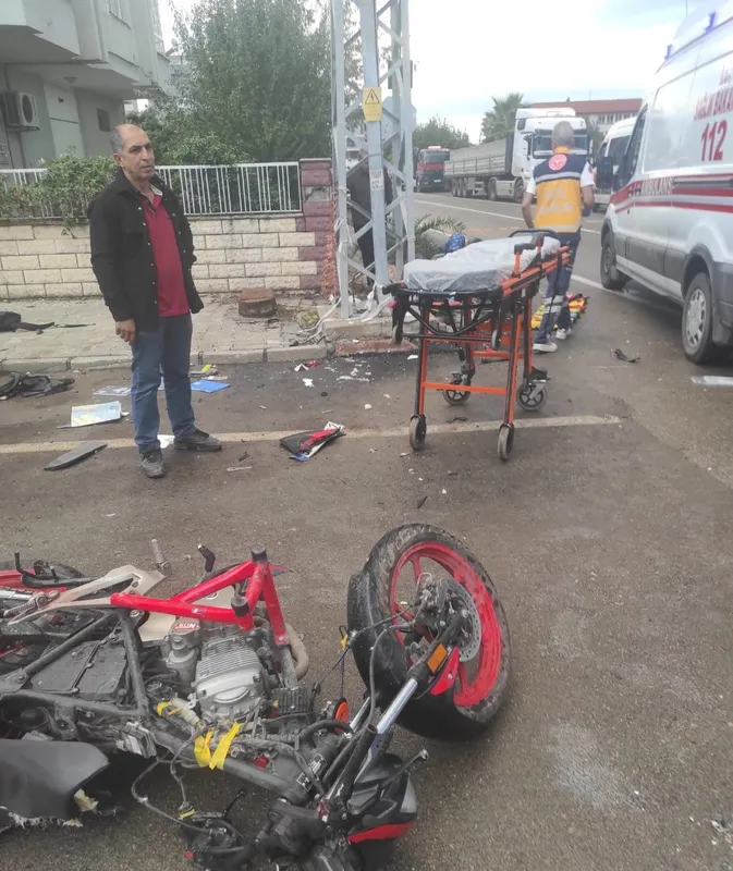 Servisle çarpışan motosikletteki 16 yaşındaki çocuk öldü
