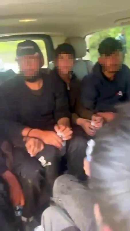 Polisten göçmen kaçakçılığı operasyonu: 3 organizatör ve 9 düzensiz göçmen yakalandı
