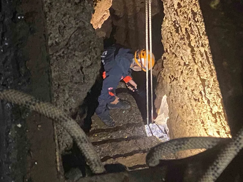 Sığındıkları mağarada mahsur kaldılar: Restoranın bahçesinden film gibi operasyonla kurtarıldılar
