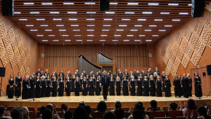 Türkiye’nin koroları Cumhuriyet’in 102. yılı için birlikte söylüyor: 646 ses, tek koro
