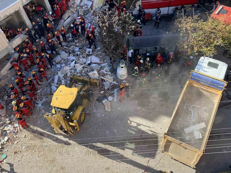 Çöken binadaki eczacı: 