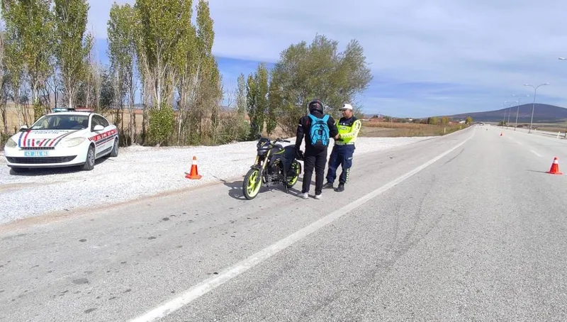 Kütahya’da jandarmadan motosiklet ve motorlu bisiklet denetimi
