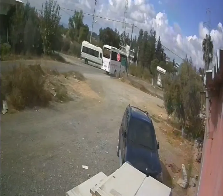 Antalya’da okul servisiyle midibüs çarpıştı: 7 öğrenci yaralandı
