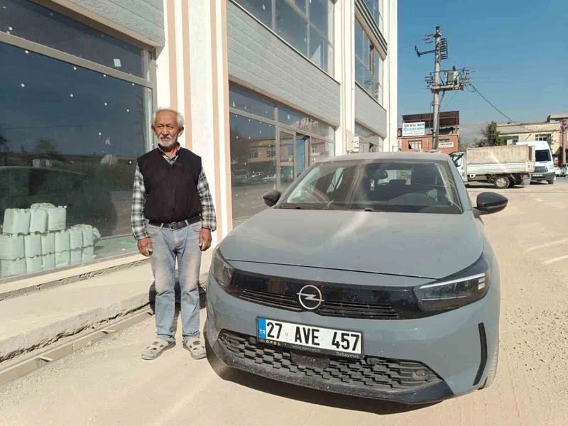 Şüpheli bomba düzeneği nedeniyle engelli çocuğu için aldığı araç zarar gördü
