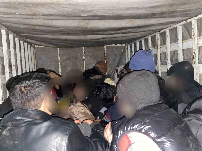 Çanakkale’de göçmen kaçakçılığı operasyonu: 4 organizatör ile 75 kaçak göçmen yakalandı
