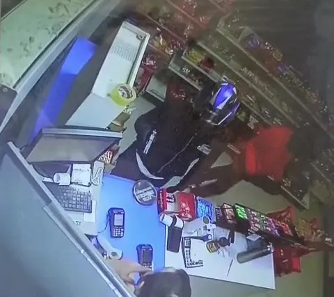 Adana’da 10 dakika arayla 2 silahlı soygun yaptı: 