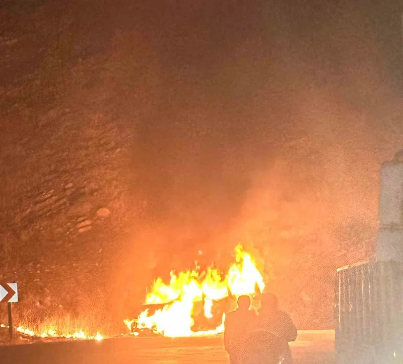 Şırnak’ta seyir halindeki araç alev aldı
