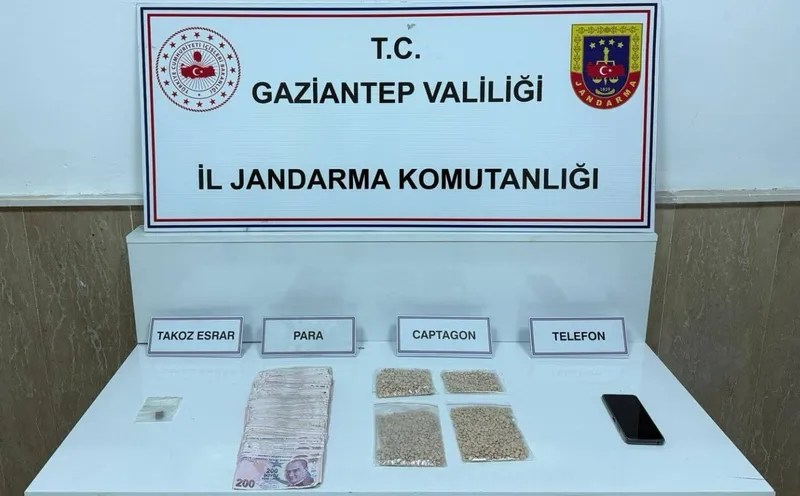 Gaziantep’te 4 bin 587 adet captagon hap ele geçirildi: 4 şahıs tutuklandı
