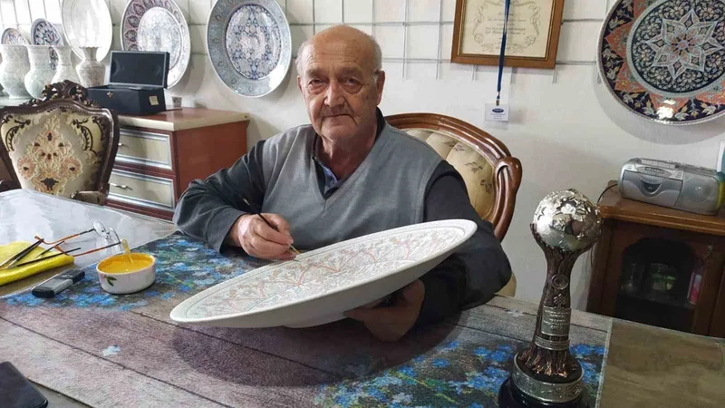 UNESCO ödüllü çini ustası Hamza Üstünkaya hayatını kaybetti

