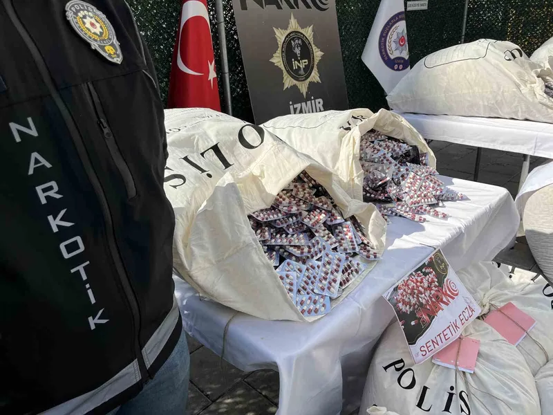 İzmir’de rekor miktarda sentetik uyuşturucu yakalandı
