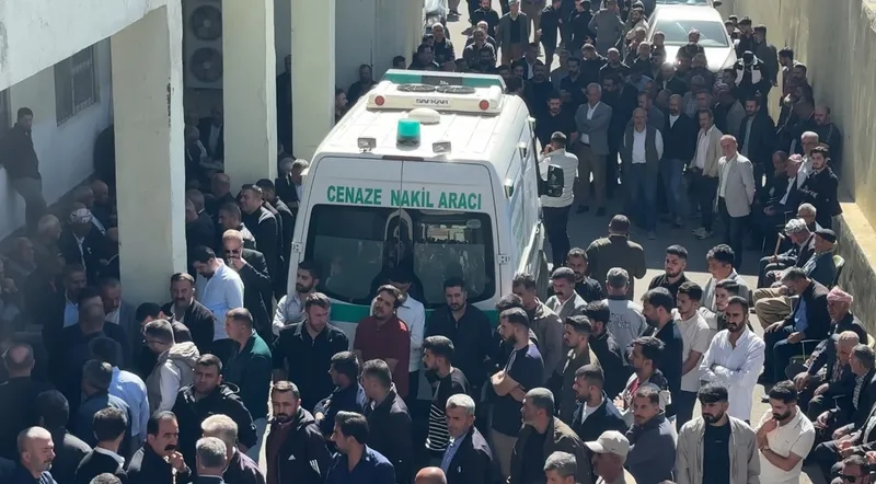 Yüksekova’da bıçaklı saldırı: 21 yaşındaki genç hayatını kaybetti
