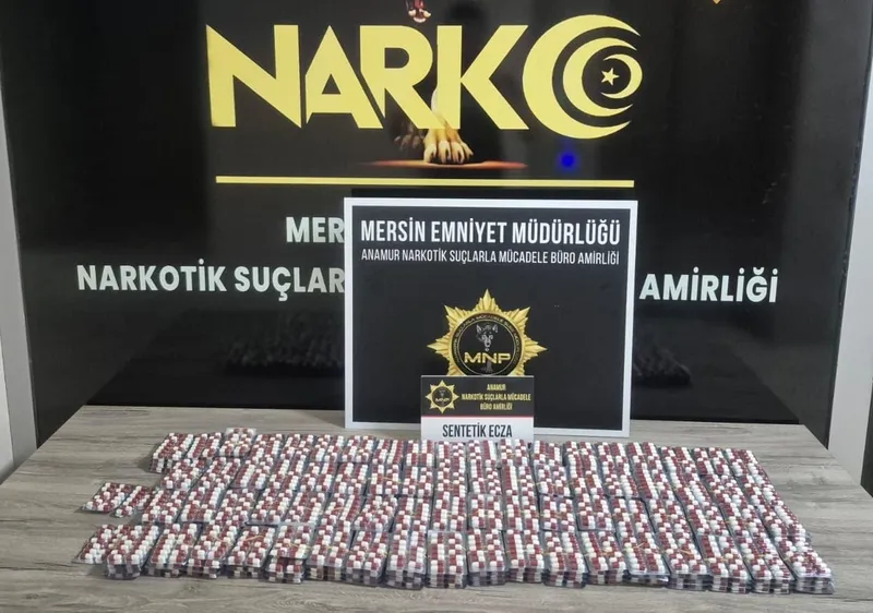 Takside arama yapan polis binlerce uyuşturucu hap ele geçirdi
