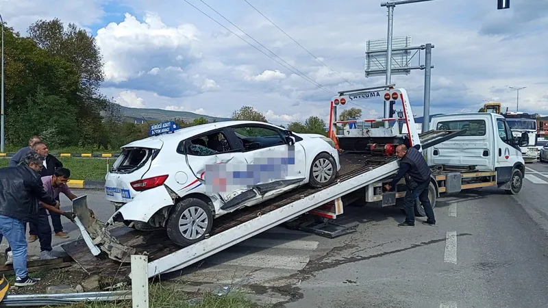 Işık ihlali kazaya neden oldu: 3 yaralı
