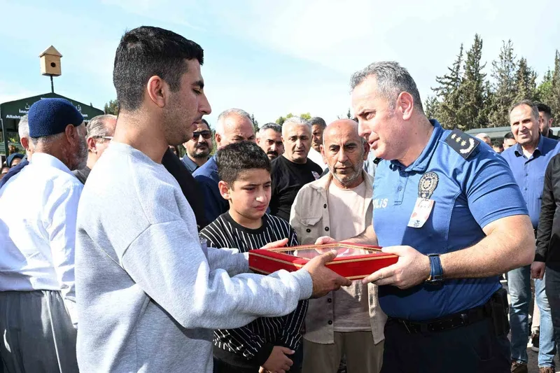 Kalp krizi geçiren polis memuru son yolculuğuna uğurlandı
