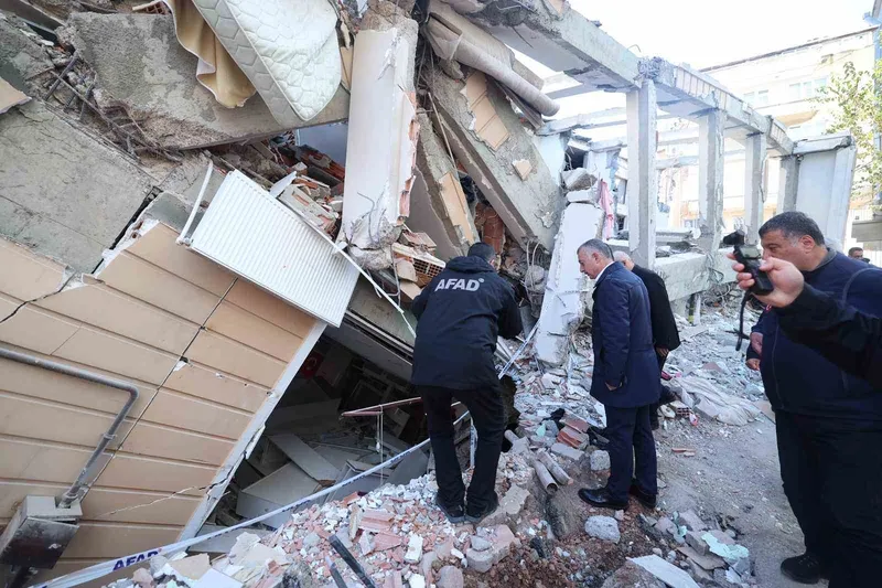 300 metre yarıçapındaki tüm binalarda ve zeminde detaylı ölçümler yapılıyor
