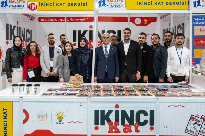 Başkan Er, Malatya Anadolu Kitap ve Kültür Fuarı’nda stantları gezdi
