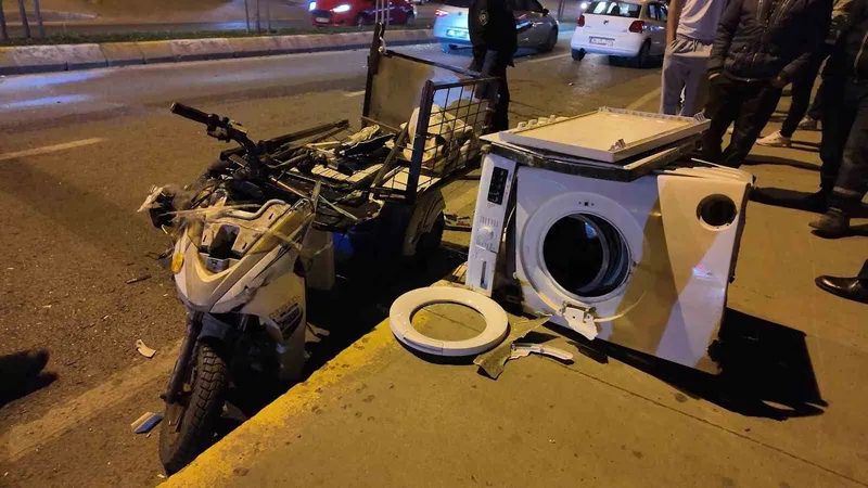 Sancaktepe’de otomobil ile motosiklet çarpıştı: 1 yaralı
