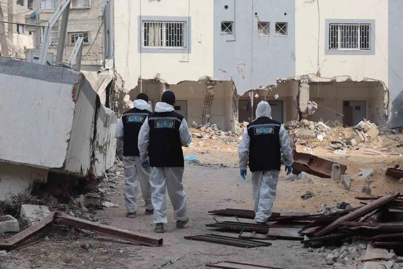 Gazze’de toplu şekilde defnedilen cenazeler kimlik tespiti için mezarlardan çıkarılmaya devam ediyor
