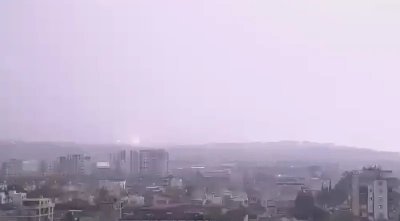 Hatay’da yıldırımın düşme anı kameraya yansıdı
