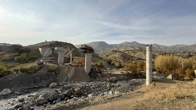 Diyarbakır’da viyadük inşaatı iskelesinde çökme: 3 ölü, 2 yaralı
