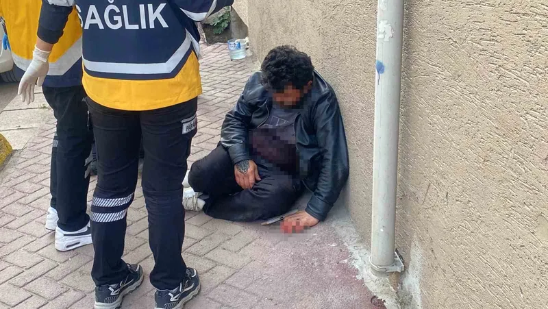 Bıçakla yaralanıp 112’yi arayan şahıs: 