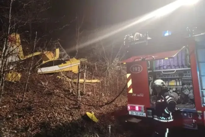 Hırvatistan İtfaiyeciler Birliği, Türkiye’ye ait yangın söndürme uçağının Senj kenti yakınlarında düştüğünü ve pilotun hayatını kaybettiğini açıklayarak, 