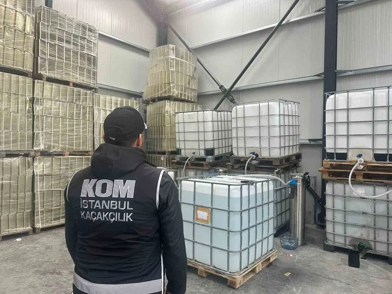 Çatalca’da depoya kaçak etil alkol baskını: 9 gözaltı

