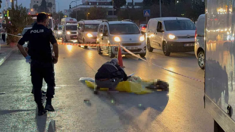 Yolun karşısına geçerken kamyonun çarptığı yaşlı adam öldü
