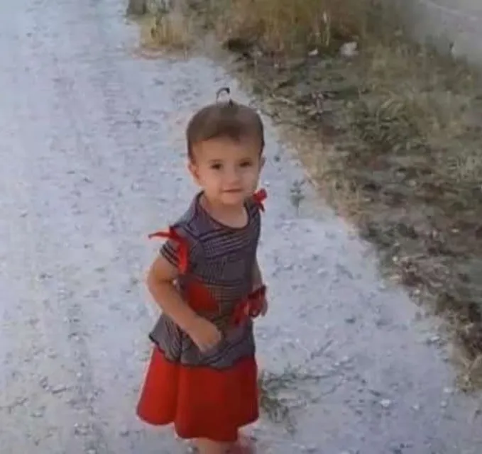 Aksaray’da 2 yaşındaki kız, babasının kullandığı traktörün altında can verdi
