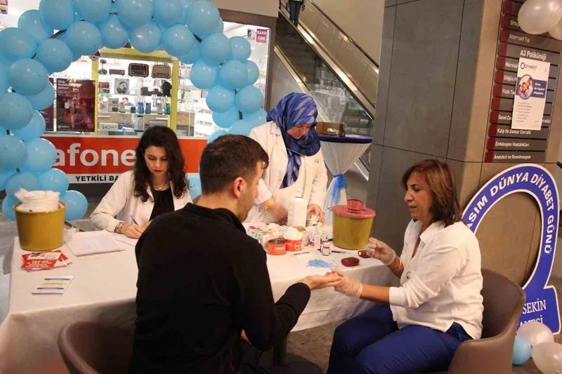 Fethi Sekin Şehir Hastanesi’nden diyabet konusunda bilgilendirme çalışması
