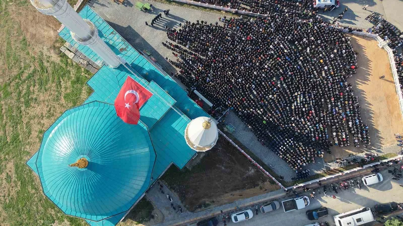 Bursalı şehit binbaşıyı binlerce kişi uğurladı
