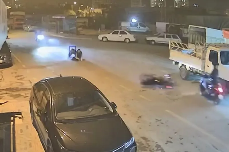 Motosiklet ile akrobatik hareketler yapıp kaza yapınca motosikleti bırakıp kaçtılar

