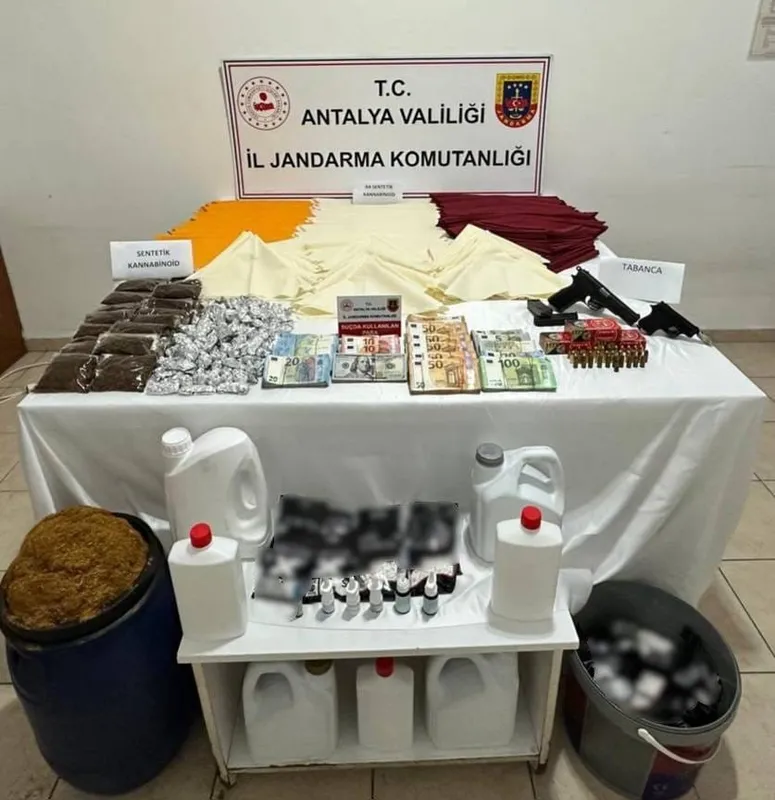 Alanya’da uyuşturucu operasyonu: 4 şüphelinin evine baskın
