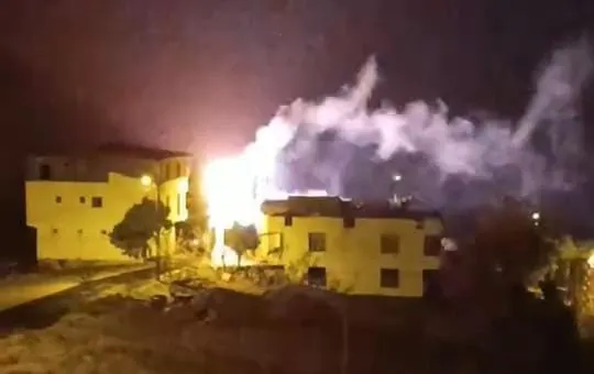 Diyarbakır’da trafo bomba gibi patladı
