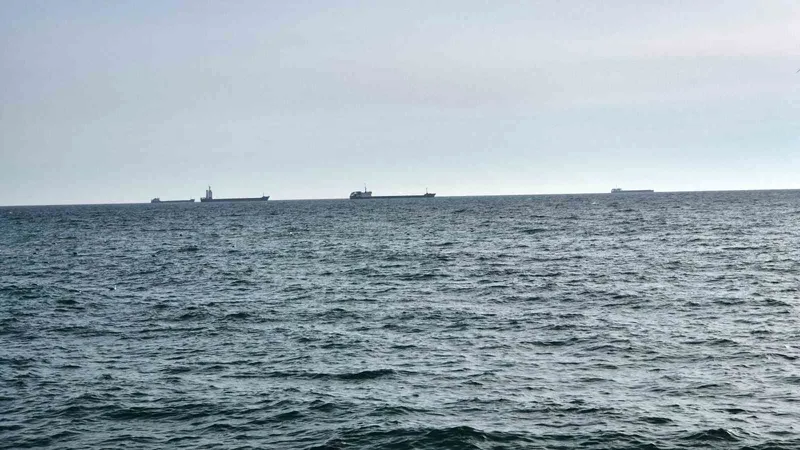 Tekirdağ’da lodos fırtınası balıkçıları limana döndürdü
