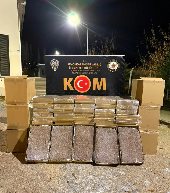 Afyonkarahisar’da yaklaşık 300 bin adet doldurulmuş kaçak makaron ele geçirildi
