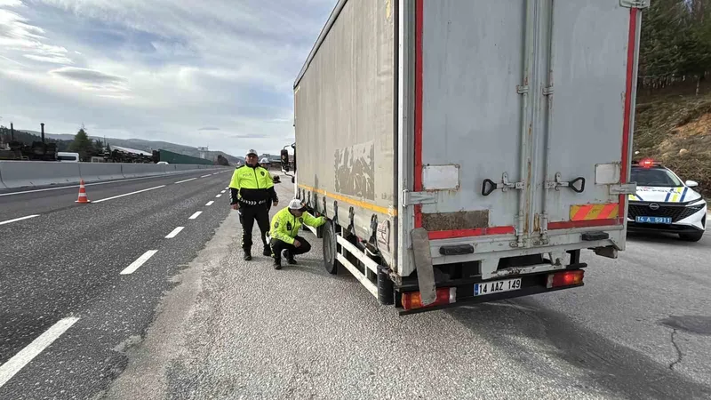 Kış lastiği olmayana Bolu Dağı’ndan geçit yok
